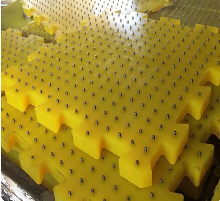 पॉलीयुरेथेन रोटरी टेबल एंटी स्लिप मैट तन्यता ताकत 45Mpa ISO 9001 ड्रिलिंग रिग प्लेटफॉर्म वातावरण के लिए उपयुक्त