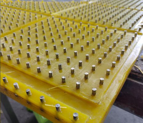 पीला रोटरी टेबल पीयू सामग्री एंटी स्लिप मैट पहनने के प्रतिरोधी डिजाइन आईएसओ 9001 आवश्यकताओं को पूरा करना भारी शुल्क उपयोग के लिए आदर्श