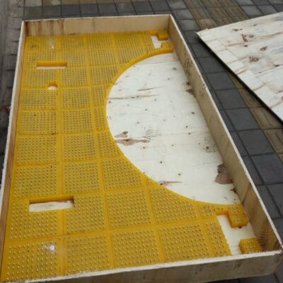 पॉलीयुरेथेन रोटरी टेबल एंटी स्लिप मैट तन्यता ताकत 45Mpa ISO 9001 ड्रिलिंग रिग प्लेटफॉर्म वातावरण के लिए उपयुक्त